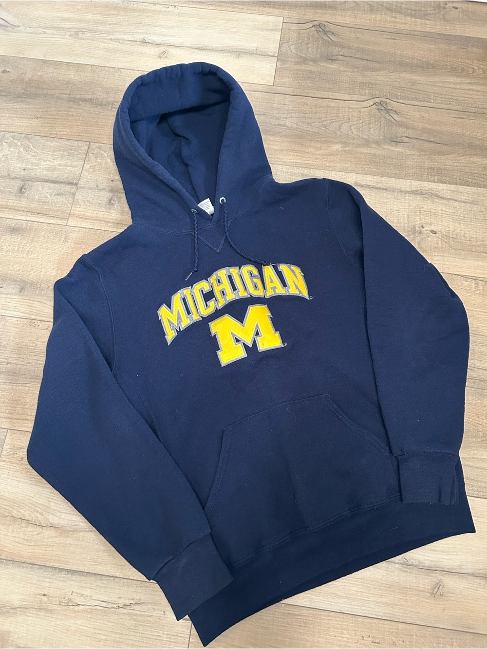 2000’s Y2K Michigan State Men's Navy Blue Hooded Sweatshirt with Yellow Logo